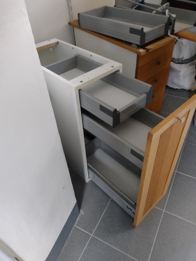Apotheekkastje met 3 laden 30x70 CM pootjes ook verkrijgbaar, Ophalen