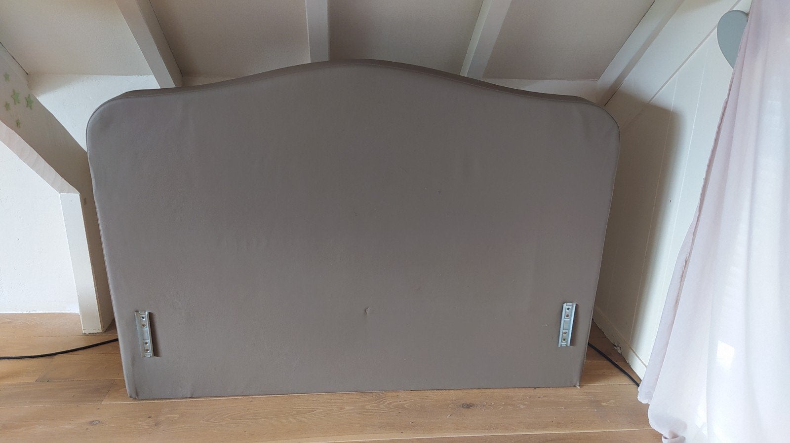 Boxspring hoofdeinde 140cm breed
Kunstleder
Kleur: taupe

14, Ophalen