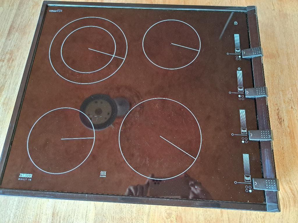 TAQUE VITROCERAMIQUE ZANUSSI DN 60 HEC, Electroménager, 4 zones de cuisson, Encastré, Comme neuf, Enlèvement