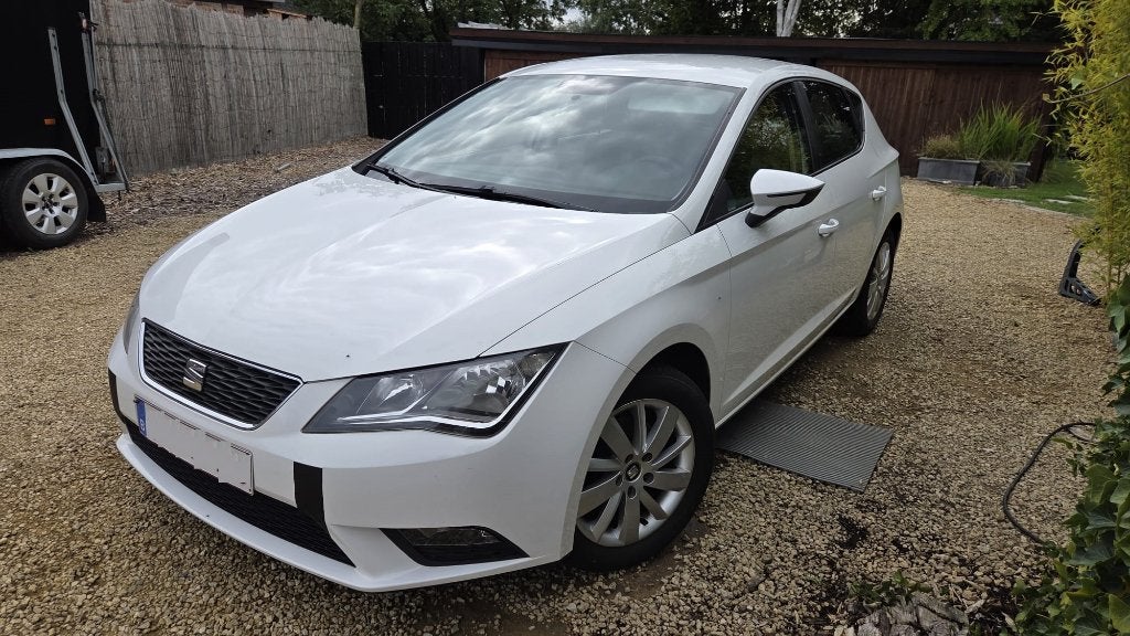 TE KOOP witte auto Seat Leon, Autos, Euro 5, Achat, Noir, 5 portes