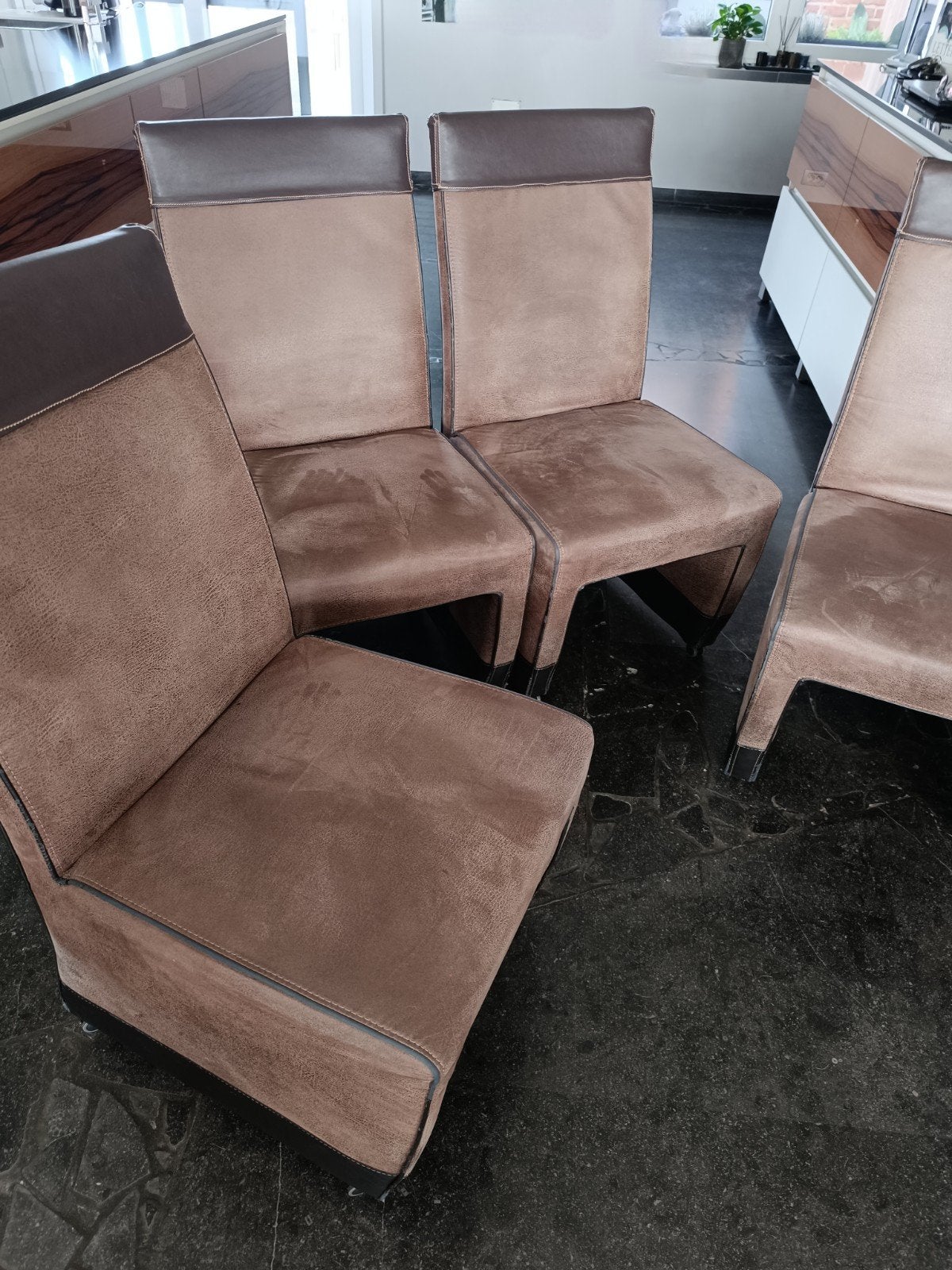 Set eetstoelen (4) op wieltjes, Huis en Inrichting, Ophalen, Gebruikt, Bruin