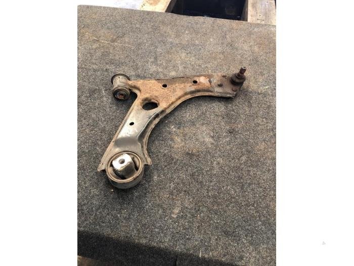 Draagarm rechts-voor van een Fiat Punto, Gebruikt, -, -, Ophalen of Verzenden