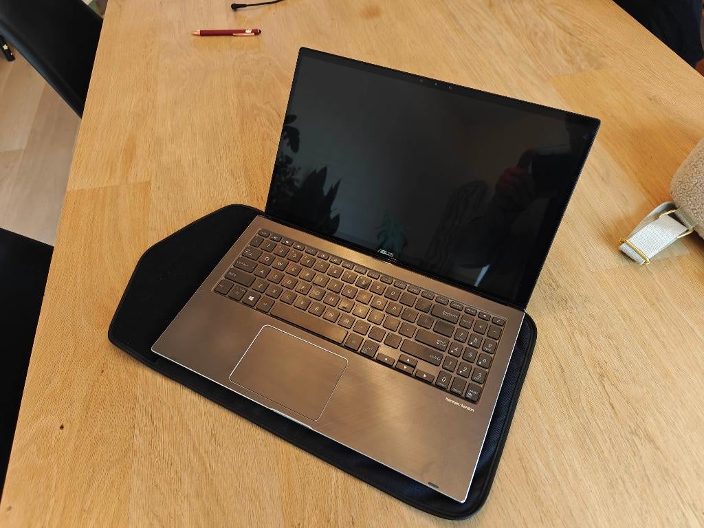 ASUS ZenBook Flip 15 (UX562FD / RX562FD), Computers en Software, Windows Laptops, Ophalen, Gebruikt, ASUS, Minder dan 2 Ghz