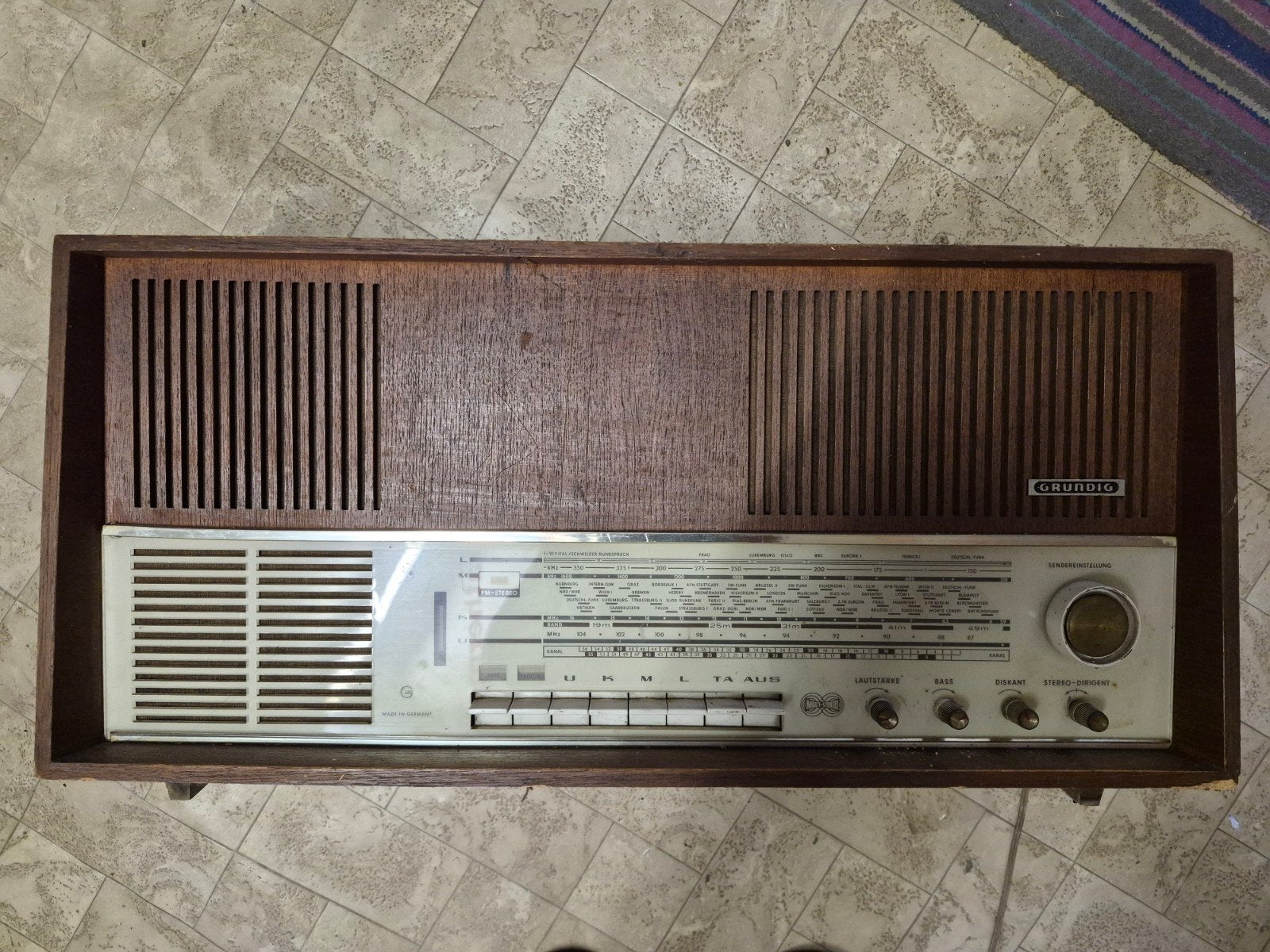 Radio Grundig 5570, Enlèvement, Radio
