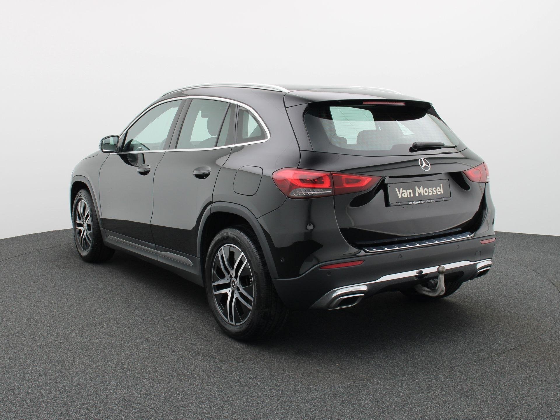 Mercedes-Benz GLA 180 Business Line + TREKHAAK + CAMERA + LE, Auto's, Mercedes-Benz, Dealer onderhouden, Stof, Gebruikt, 4 cilinders