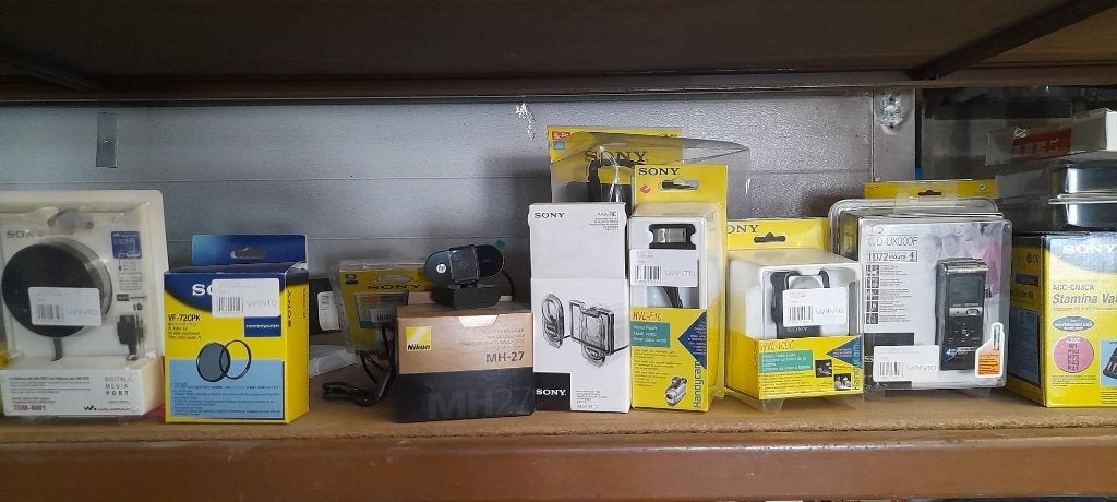 Lot de 400 nouveaux produits multimédia - Logitech & More..., Articles professionnels, Enlèvement