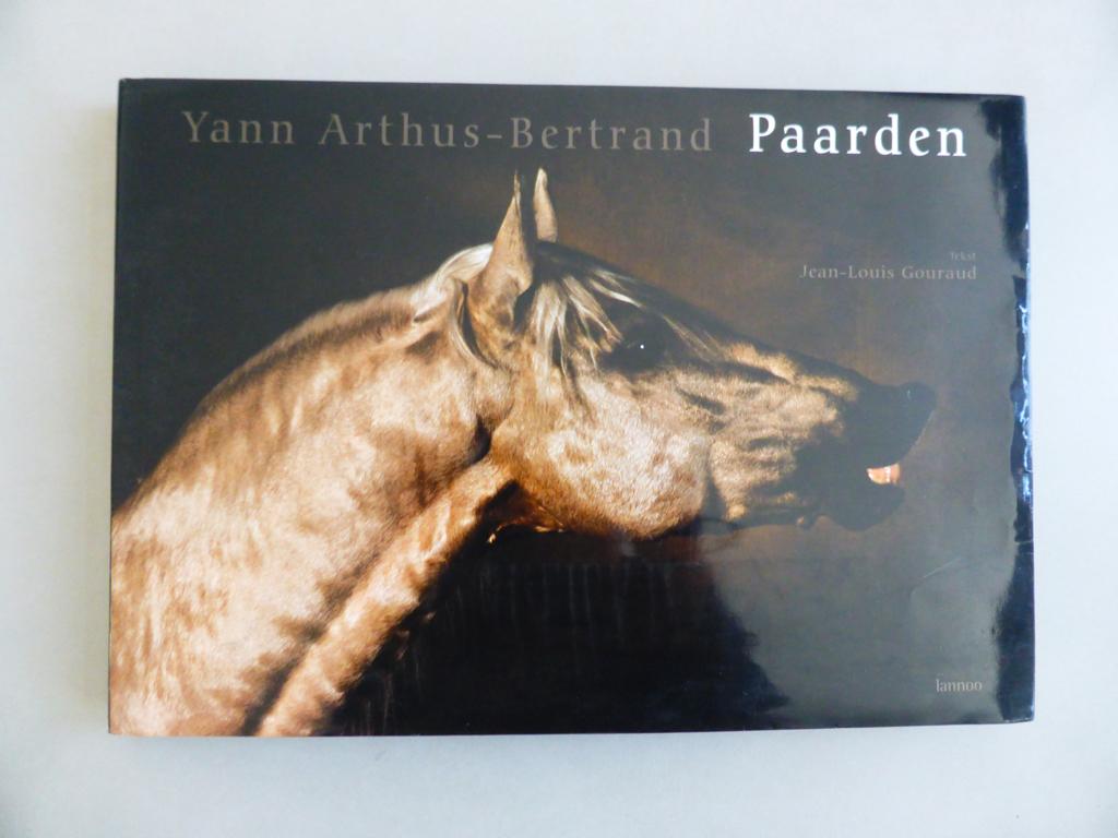 Boek Paarden - Yann Arthus-Bertrand, Enlèvement ou Envoi, Comme neuf, Chevaux ou Poneys, Yann Arthus-Bertrand