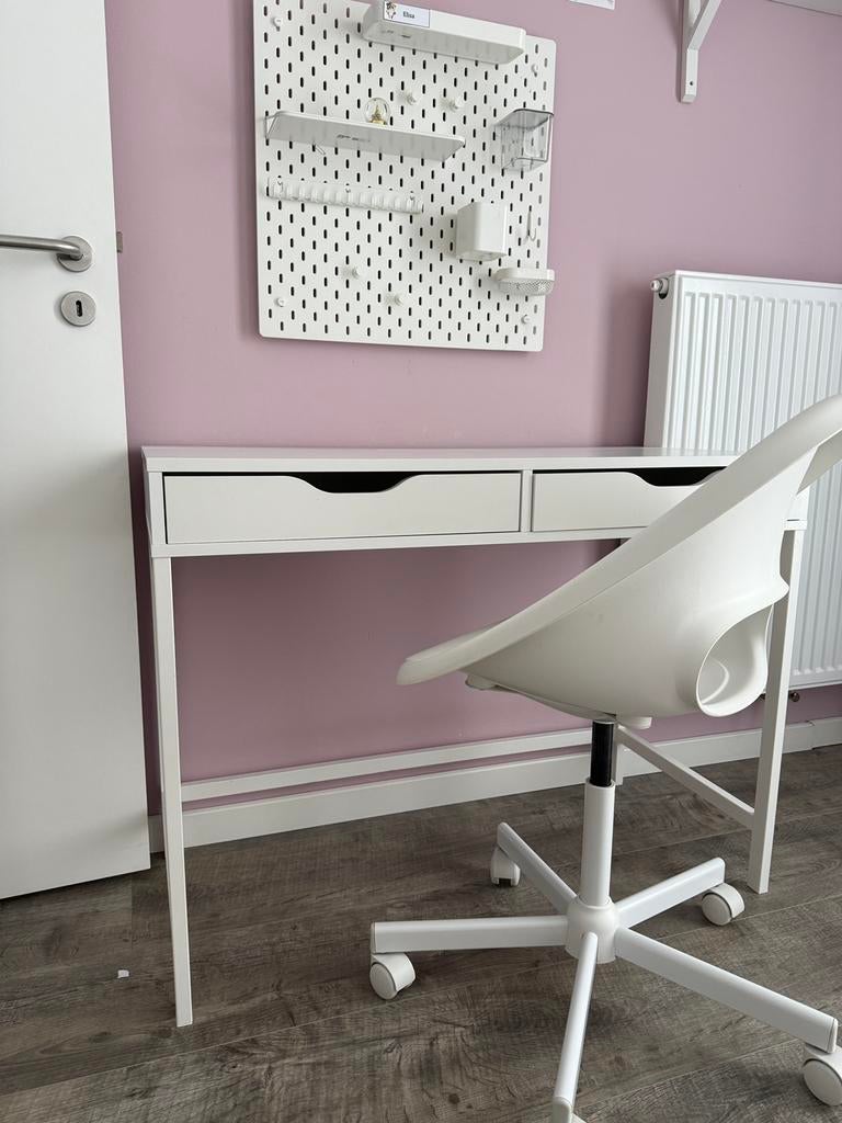 Mooie bureau met stoel, Ophalen, Overige typen, Zo goed als nieuw, IKEA