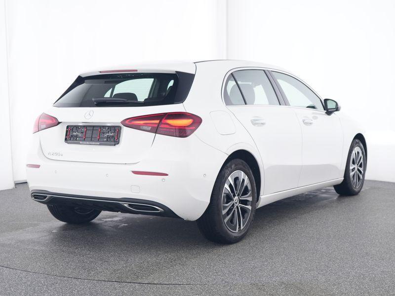 Mercedes-Benz A-klasse 250 e Hatchback Luxury Line | Verwarm, Auto's, Stof, Gebruikt, Zwart, 16 kWh