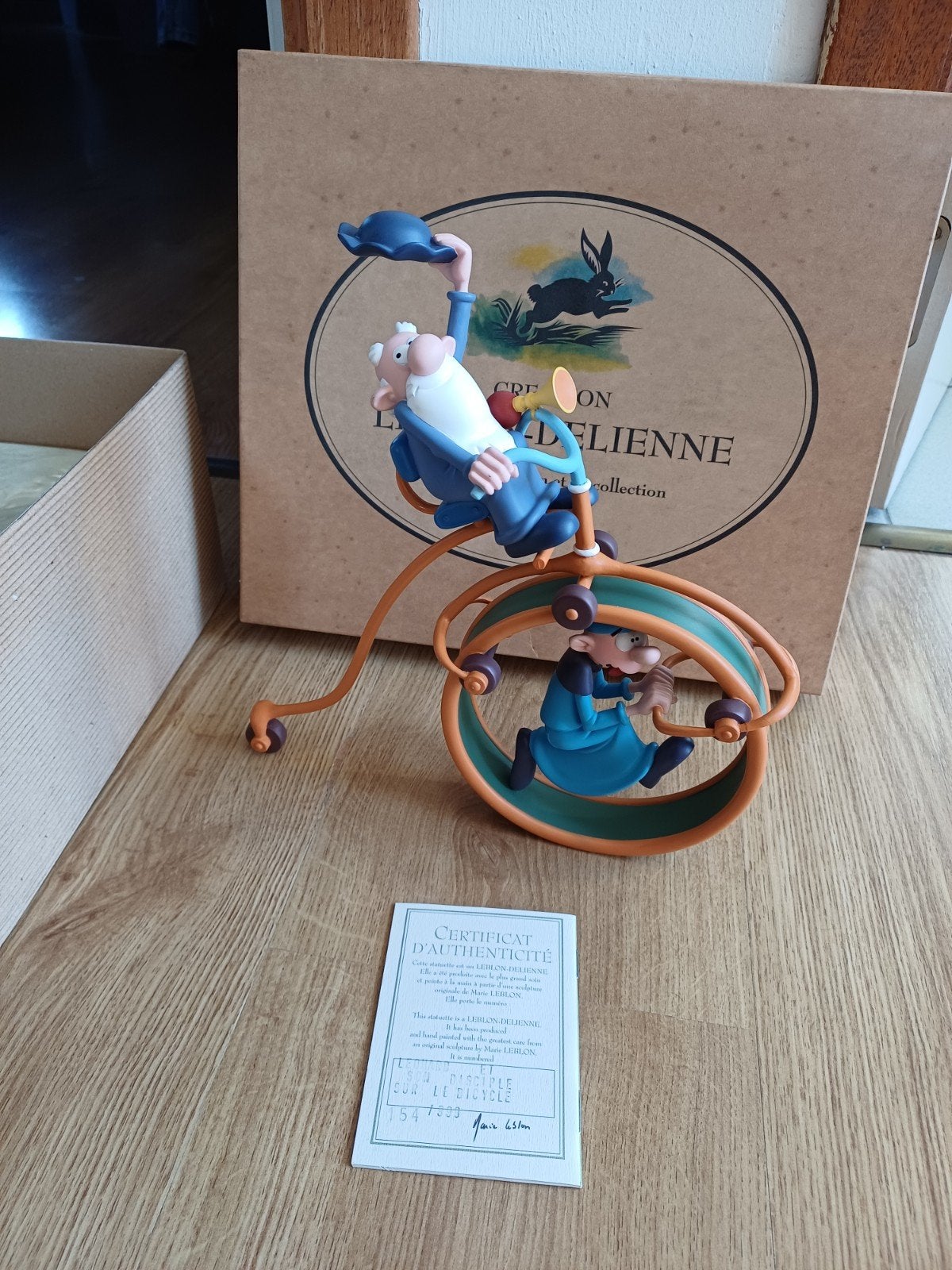 Leblon Léonard Bicycle, Enlèvement ou Envoi, Autres personnages, Comme neuf, Statue ou Figurine