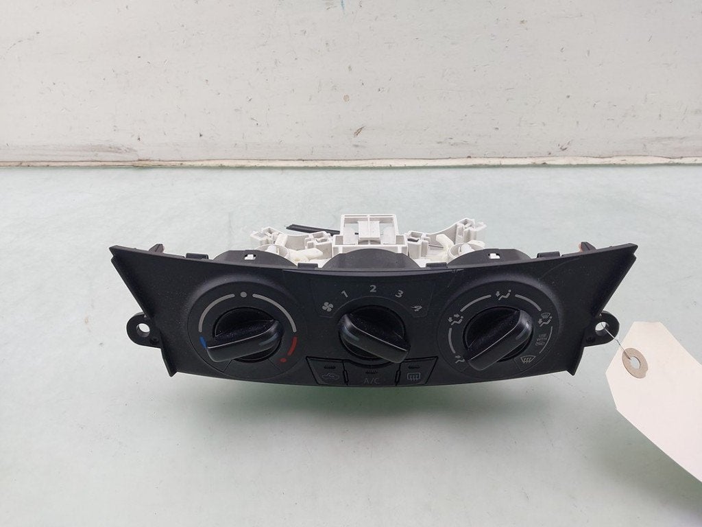 BEDIENINGSPANEEL VERWARMING Suzuki Swift (ZA / ZC / ZD), Suzuki-Allee 7
64625  Bensheim, DE, Gebruikt, Suzuki Deutschland GmbH