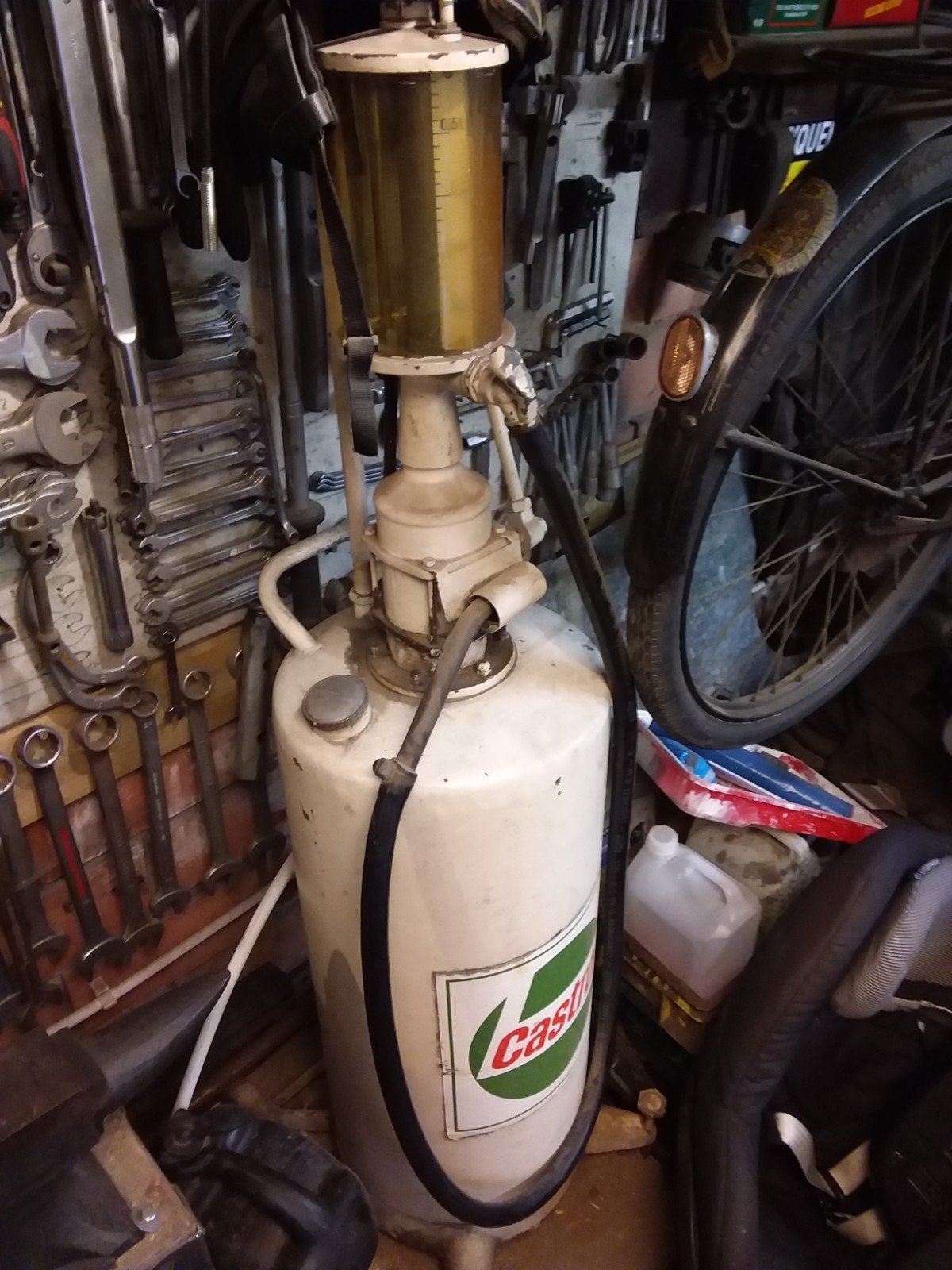 oude 2takt benzinepomp, Ophalen