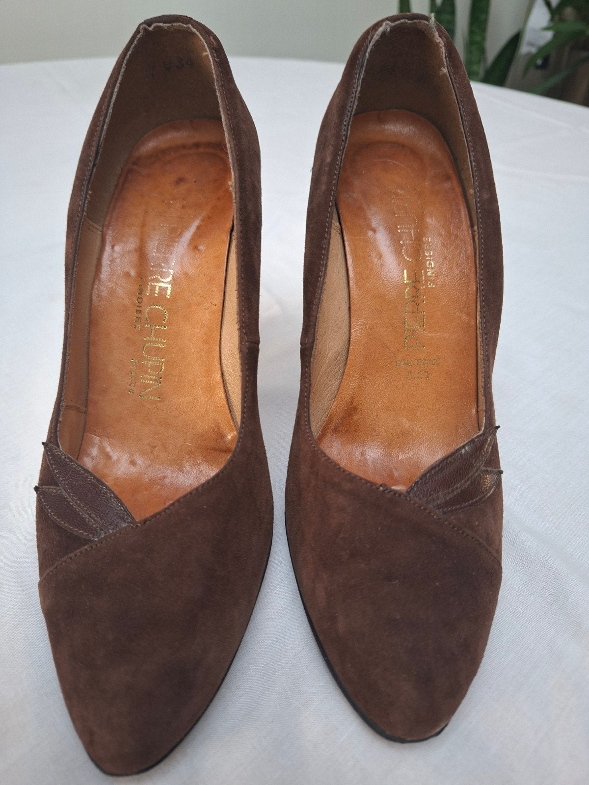 Originele jaren 60 bruine suede schoenen maat 37, Kleding | Dames, Bruin, Ophalen of Verzenden, Pierre Chupin, Gedragen