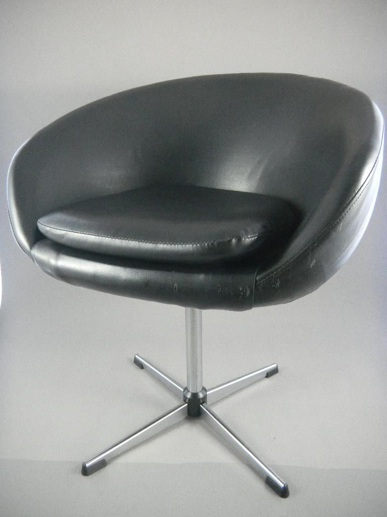 Shell seat, bal van imitatieleer uit 1960, Leer, Minder dan 75 cm, Ophalen of Verzenden, Zo goed als nieuw