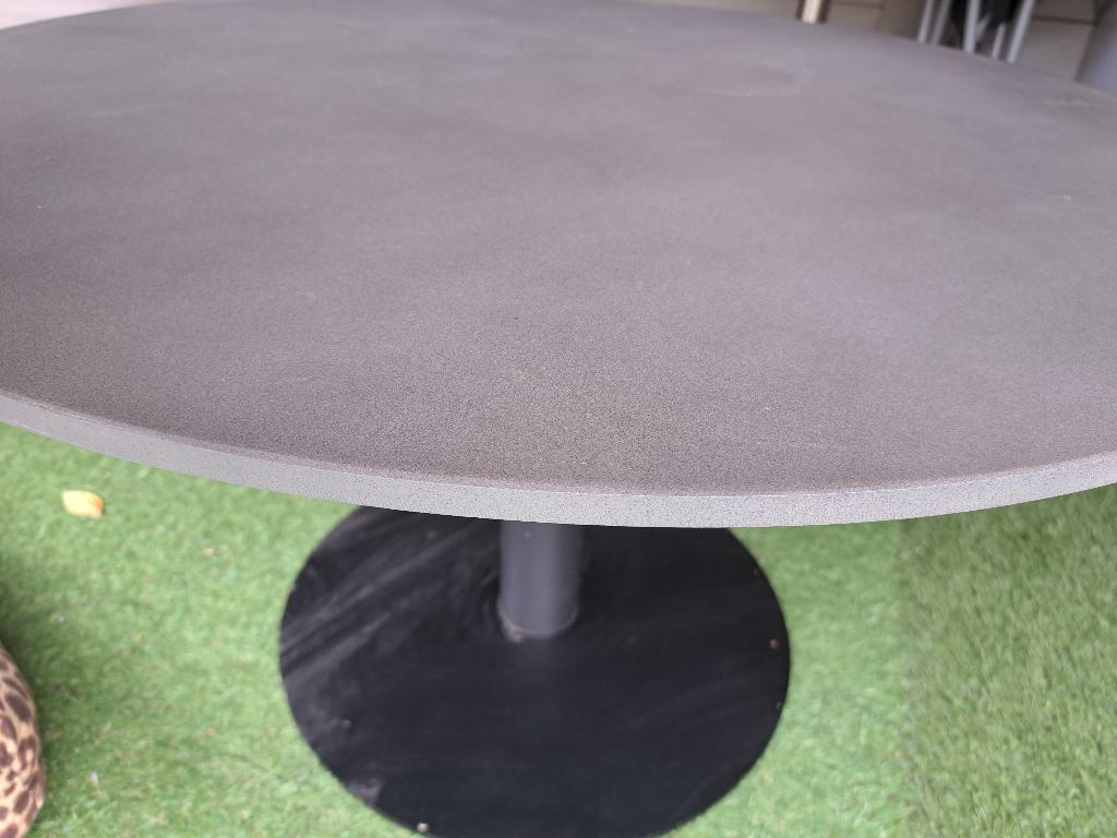 Tafel voor buiten of binnen, Tuin en Terras, Tuintafels, Zo goed als nieuw, Rond, Overige materialen, Ophalen