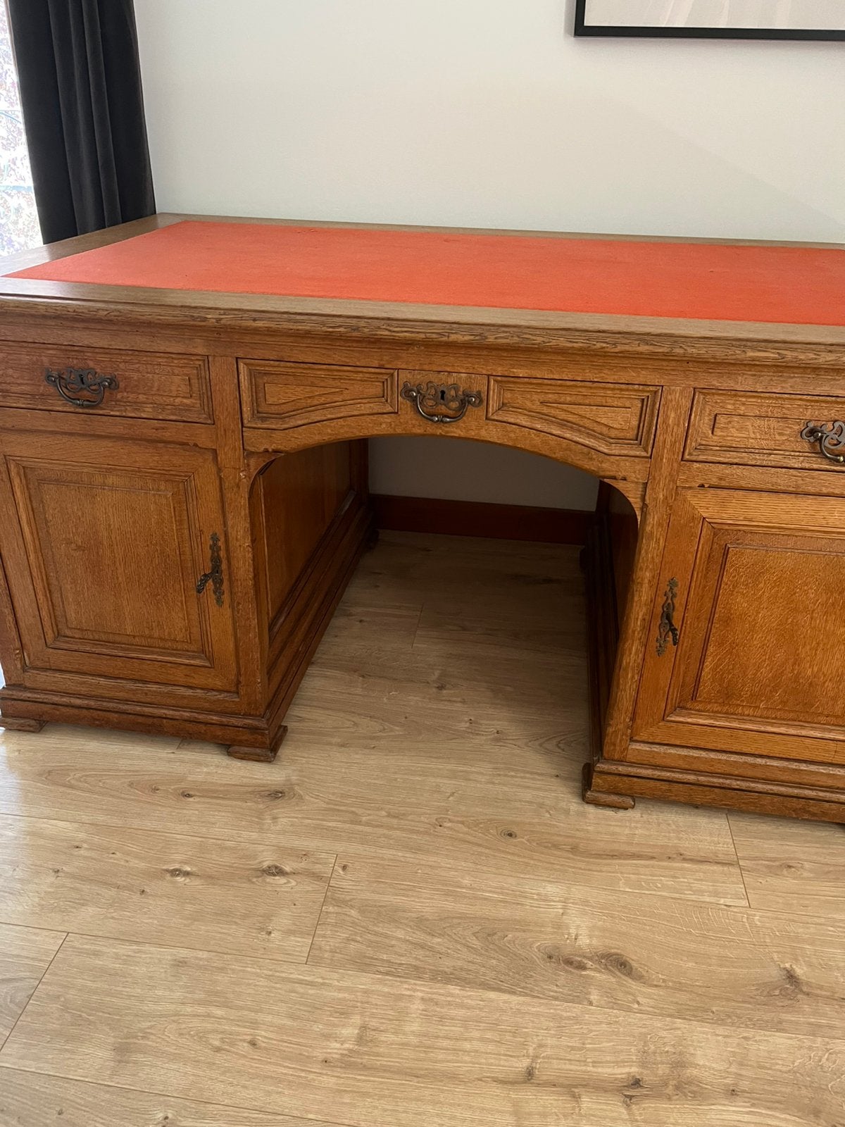 Bureau van massief eikenhout, Ophalen
