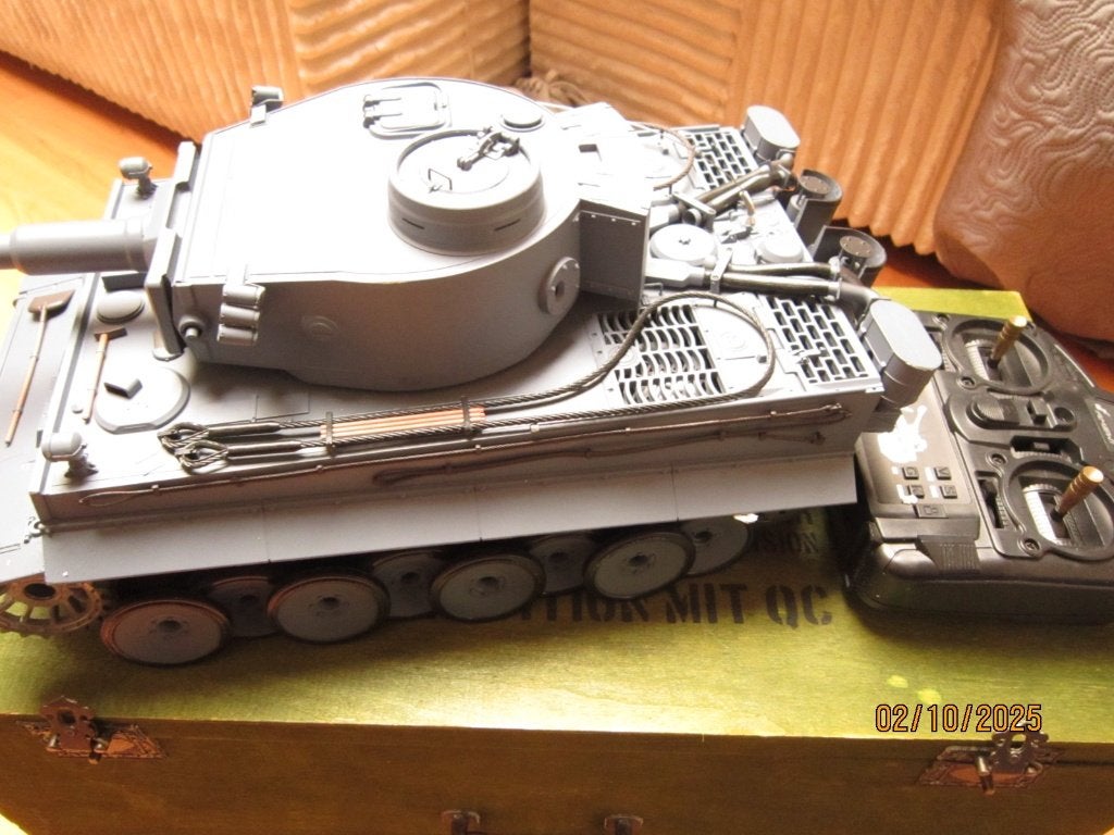 2 x tanks 1/16 te koop, Ophalen, Tank, Groter dan 1:32, Zo goed als nieuw