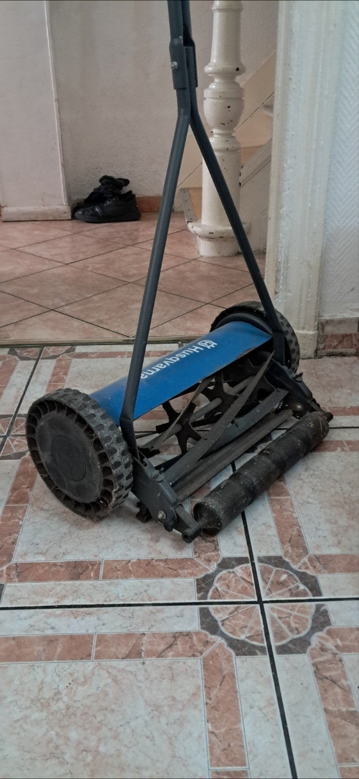 Tondeuse manuelle Husqvarna ( une roue ne roule plus ), Jardin & Terrasse, Enlèvement