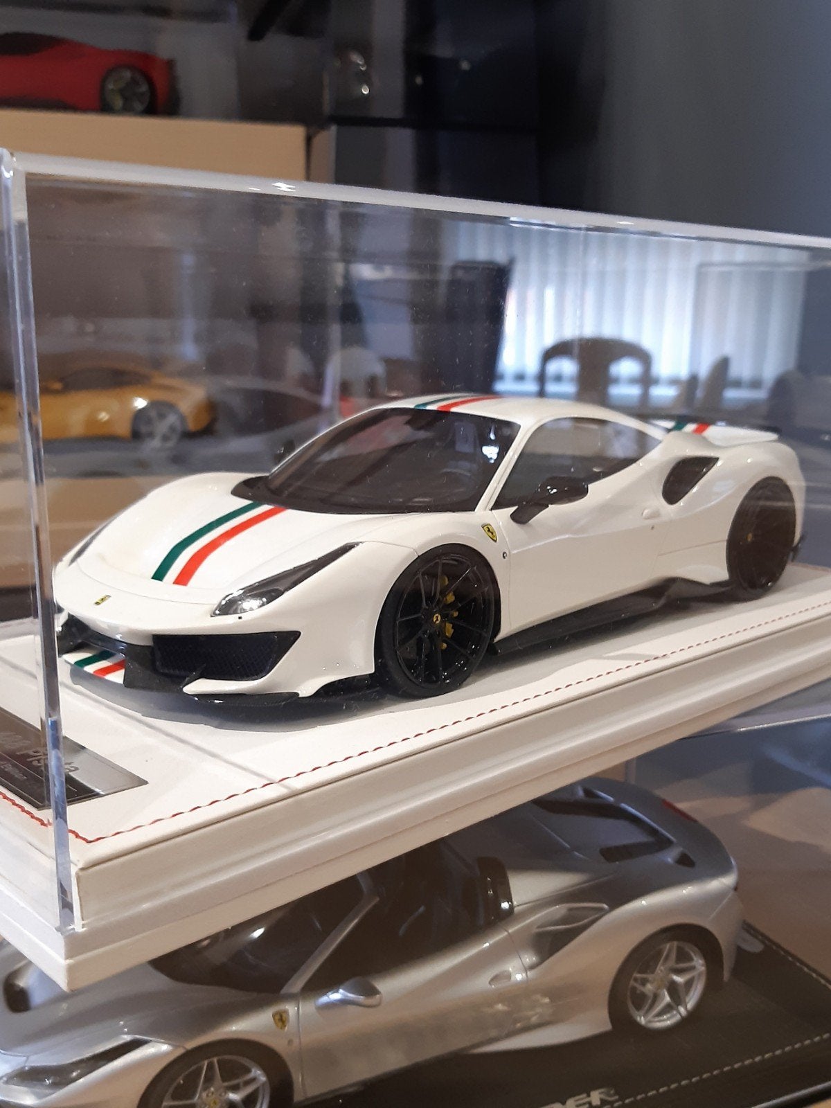 Magnifique Ferrari 488 pista 1/18 ivy model merit, Enlèvement ou Envoi, Anson