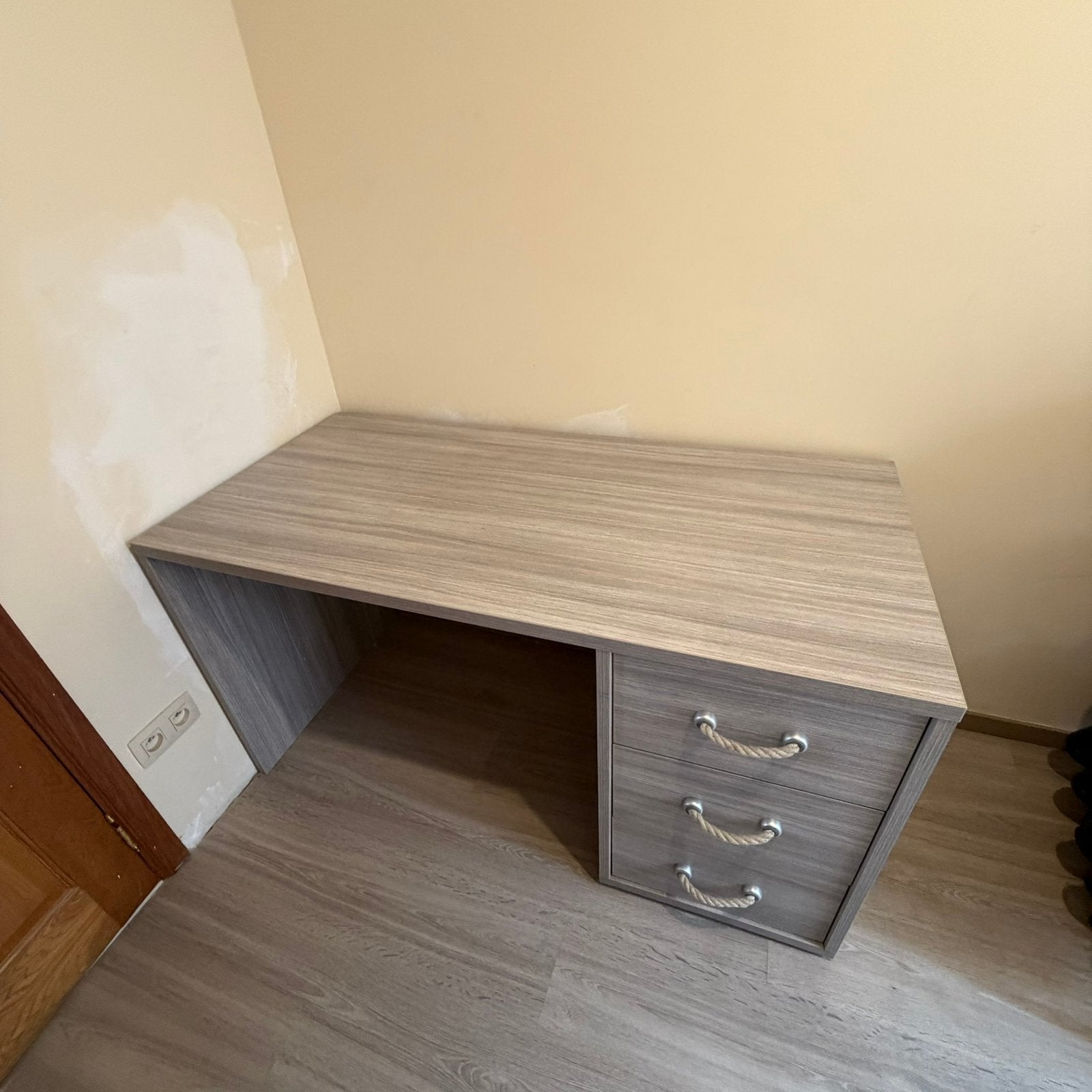 Bureau, Ophalen, Zo goed als nieuw