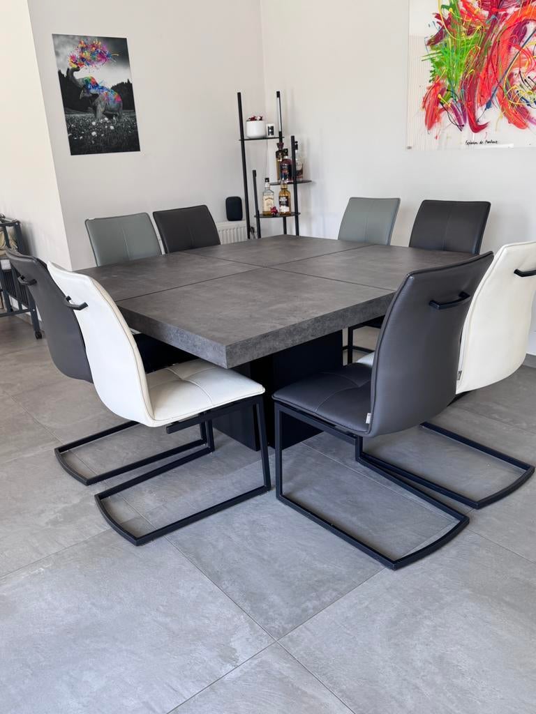 8 chaises dont 3 gratuites, Enlèvement, Comme neuf, Gris, Une