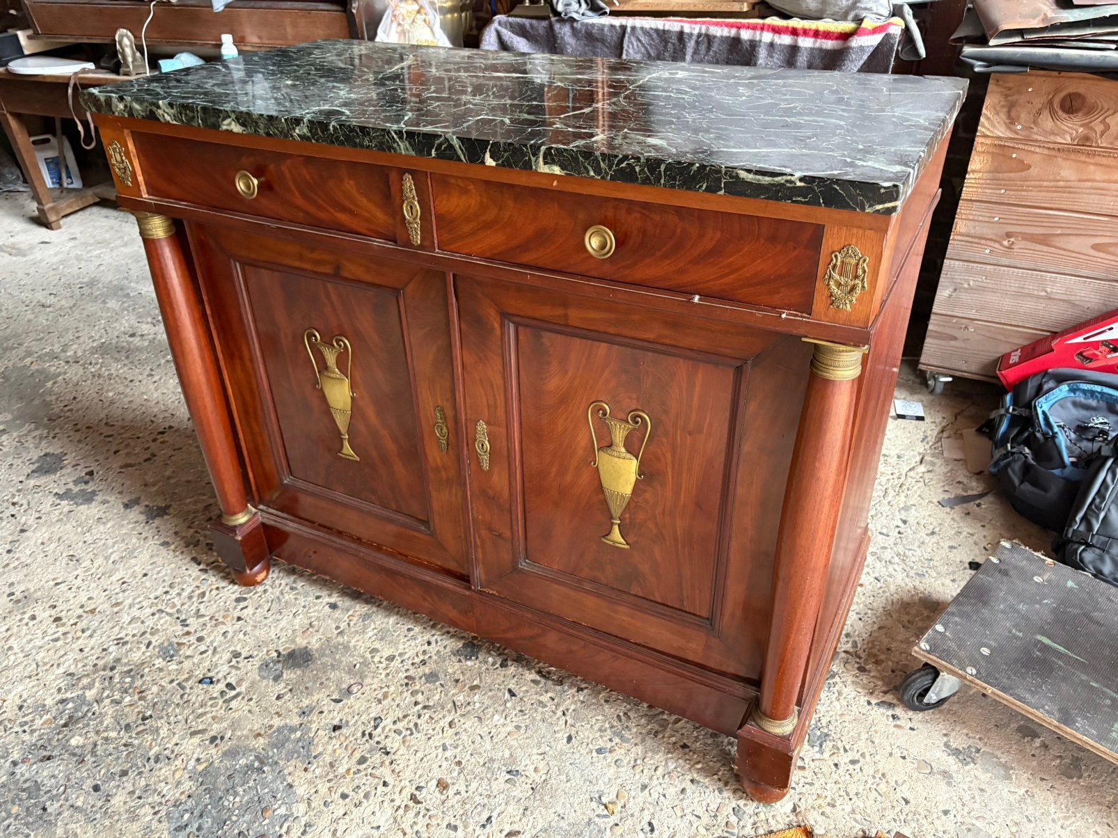 Prachtige 19de eeuwse mahoniehout Empire commode, Antiek en Kunst, Ophalen
