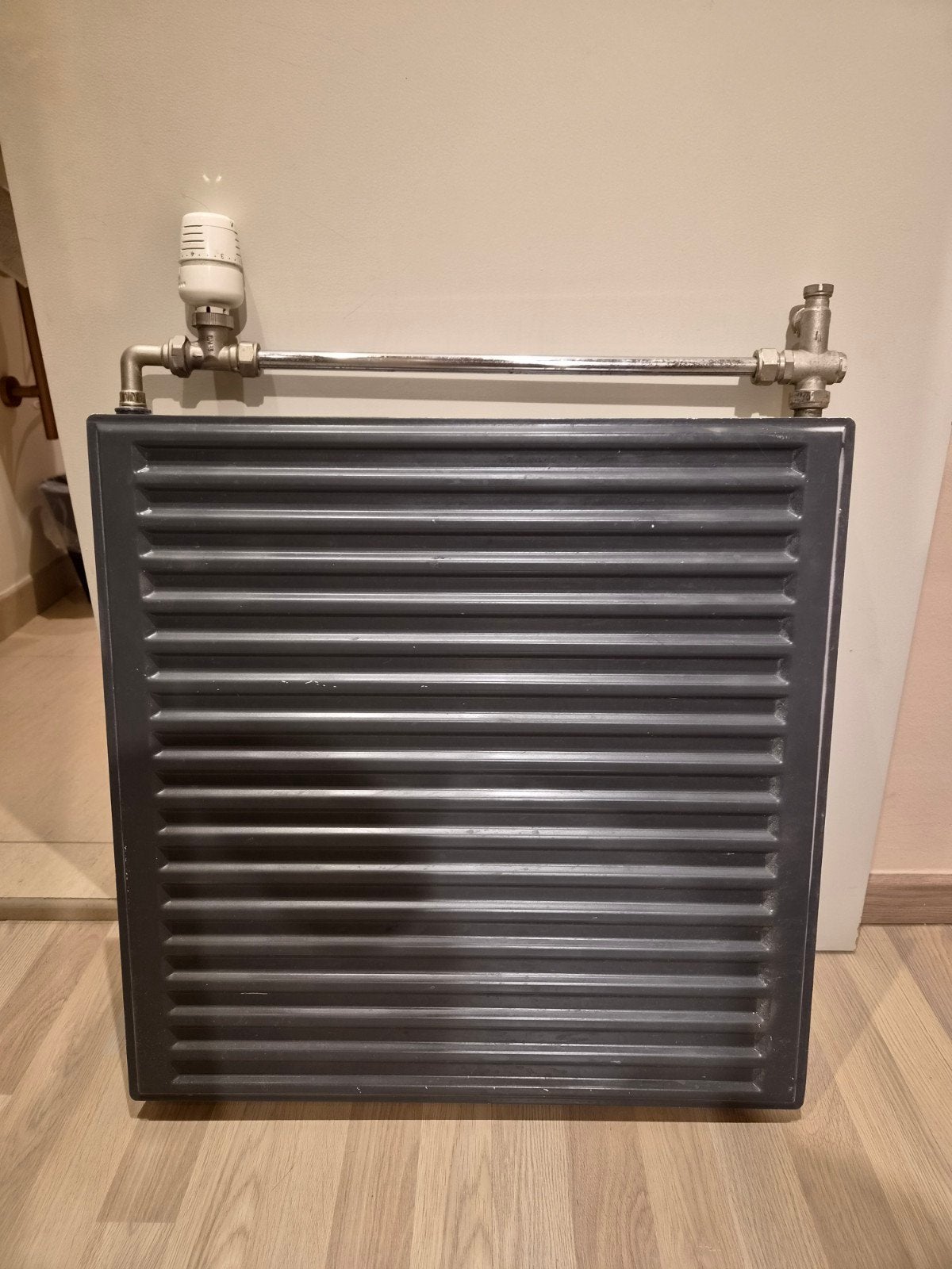 Gratis radiator, Bricolage & Construction, Enlèvement, Utilisé, Radiateur, 30 à 80 cm