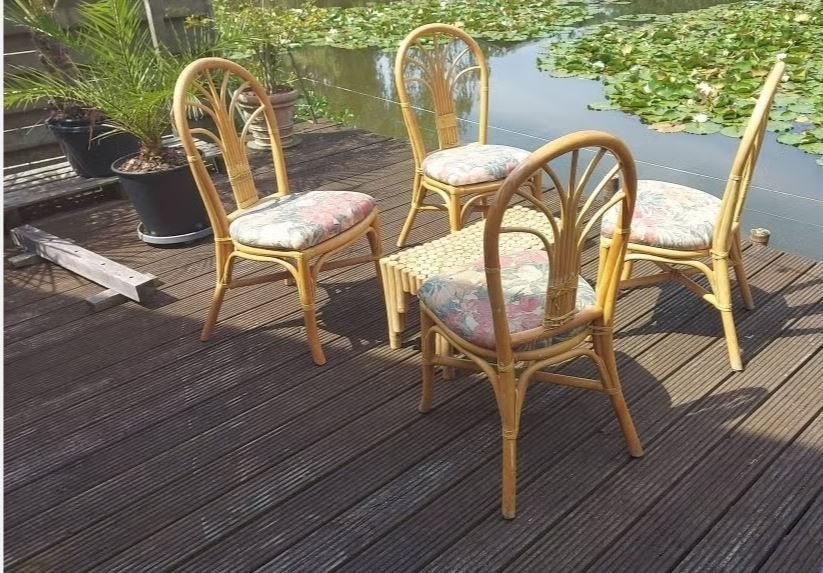 4 rieten stoelen met zitting in stof + rieten tafeltje, Enlèvement, Utilisé, Osier ou Rotin
