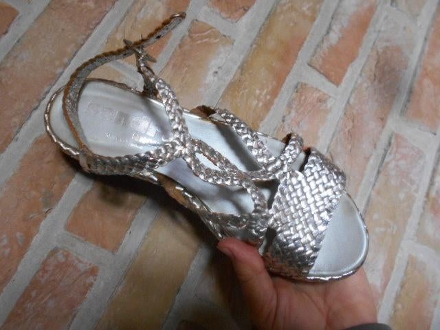 sandra knokke nieuwe lederen sandaal 10 €, Kleding | Dames, Schoenen, Nieuw, Schoenen met lage hakken, Overige kleuren, Ophalen of Verzenden