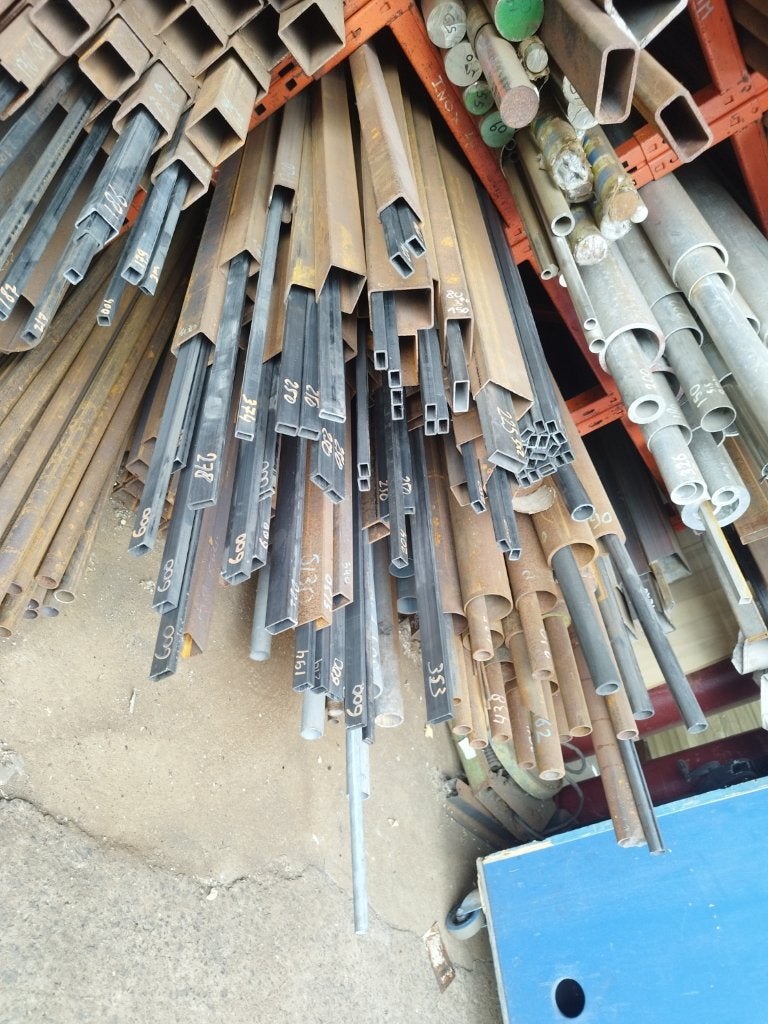 Metalen koker - vierkant - rechthoek - ijzer - meubelbuis, Doe-het-zelf en Bouw, Metalen, Ophalen, Koker profiel, Zo goed als nieuw