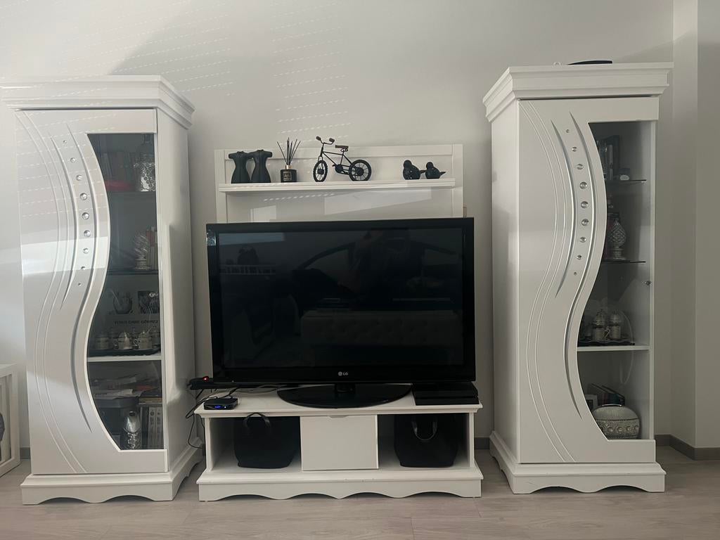 Tv kast met 2 vitrinekasten, Enlèvement