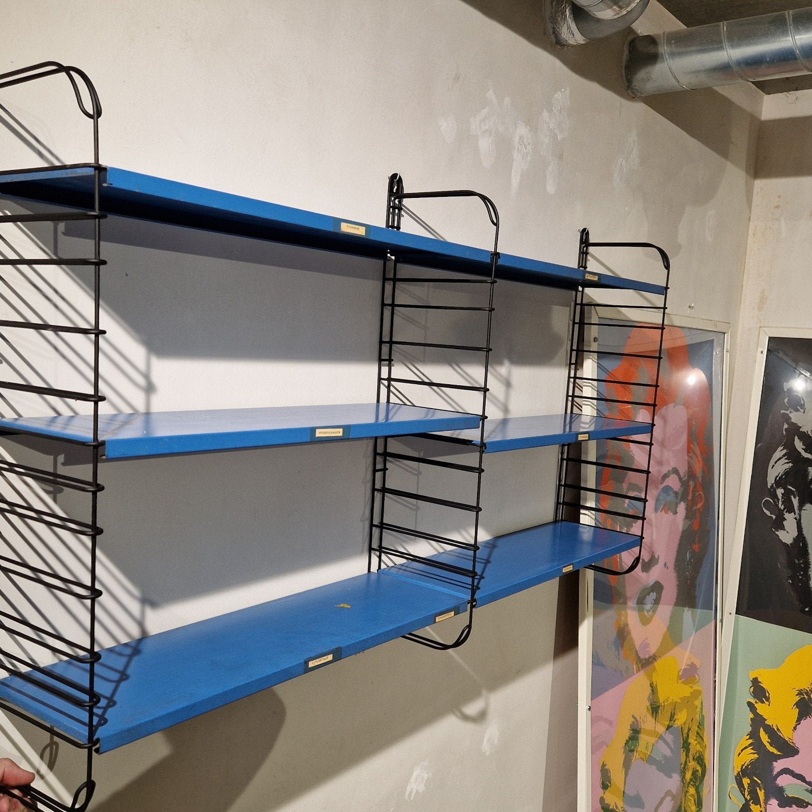 Wandrek boekenrek in de stijl van Tomado , 133cm lengte, Huis en Inrichting, Woonaccessoires | Wandplanken en Boekenplanken, Ophalen of Verzenden