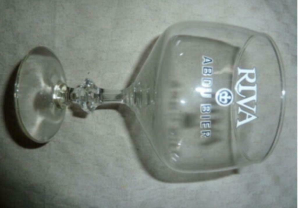 #F bier glas RIVA ABDIJ BIER Brouwerij Riva - Dentergem, Verzamelen, Glas en Drinkglazen, Ophalen of Verzenden, Gebruikt, Bierglas
