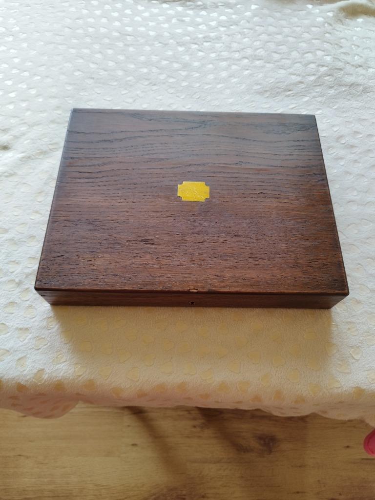 Coffret de couverts anciens en argent, Enlèvement