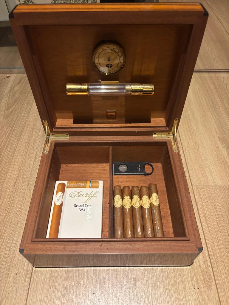 Elie bleu humidor, Enlèvement ou Envoi, Comme neuf