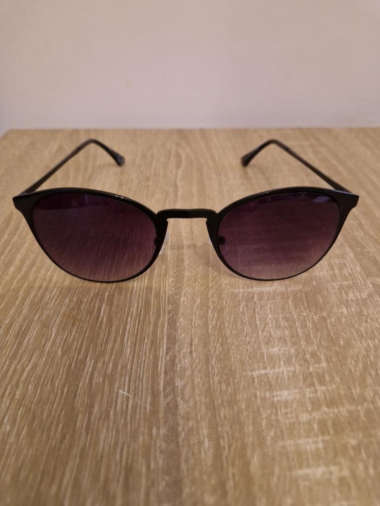 Christian Lacroix zonnebril. Nieuw! Niet gebruikt., Enlèvement ou Envoi, Neuf, Noir, Lunettes de soleil