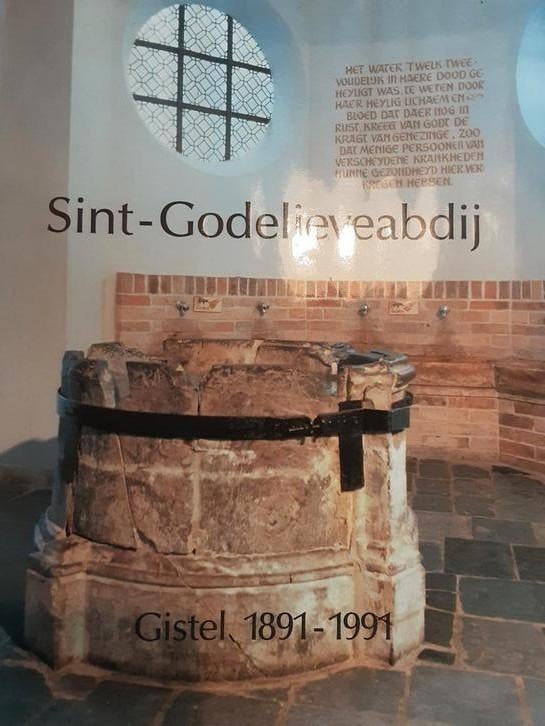 Sint-Godelieveabdij Gistel, Ophalen of Verzenden, Zo goed als nieuw
