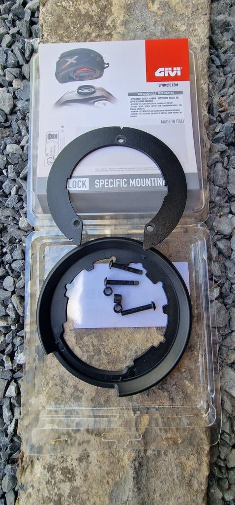 GIVI - Fixation Tanklock + adaptaeur Suzuki V-Strom 650 2023, Motos, Enlèvement