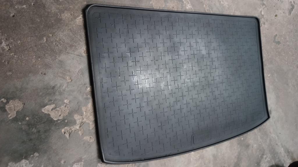 Tapis de coffre en caoutchouc TRAVALL, Enlèvement, Comme neuf