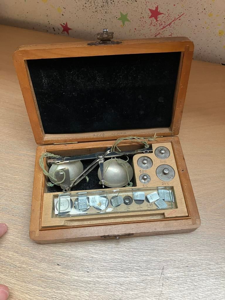 Oude weegschaal in houten doos, Antiek en Kunst, Ophalen of Verzenden
