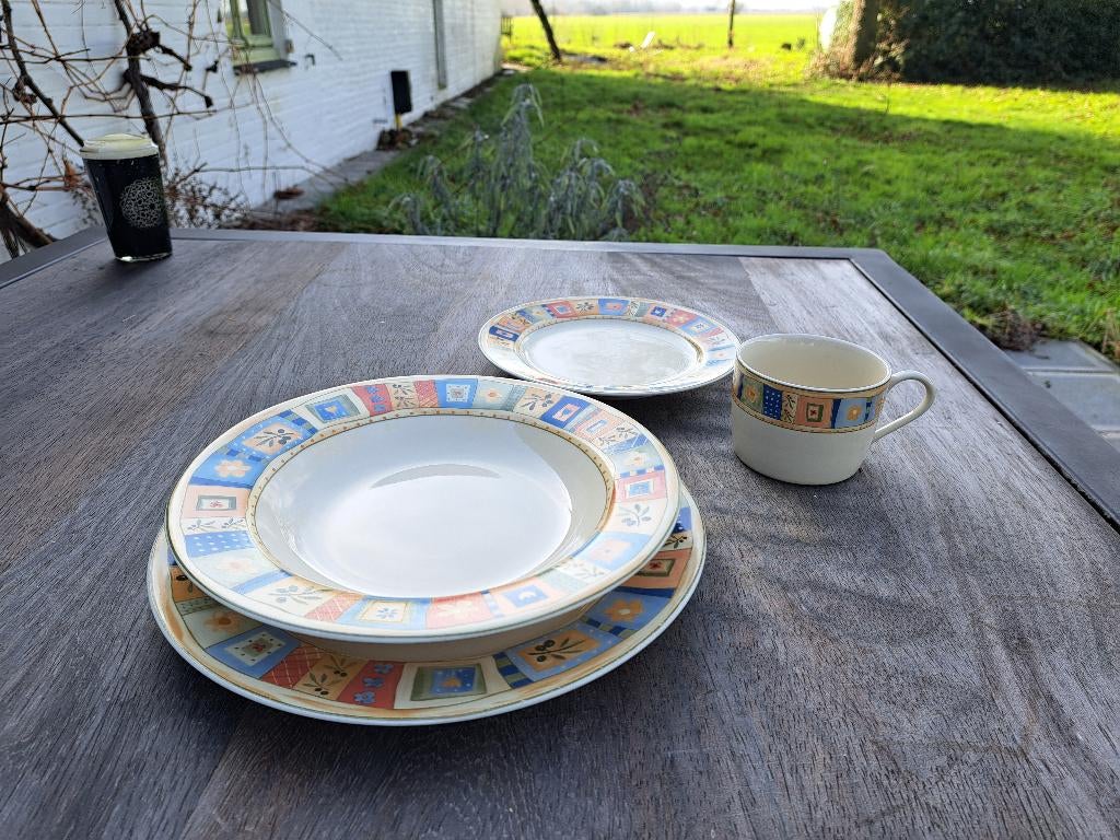 Vaisselle 16 pièces pour 4 personnes, Maison & Meubles, Cuisine | Vaisselle, Assiettes(s), Poterie, Comme neuf, Enlèvement