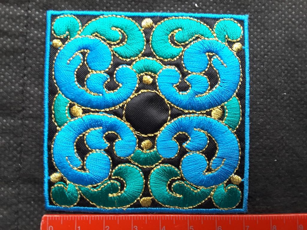 écusson applique à coudre repasser carré 73 mm motif arabesq, Enlèvement ou Envoi, Neuf