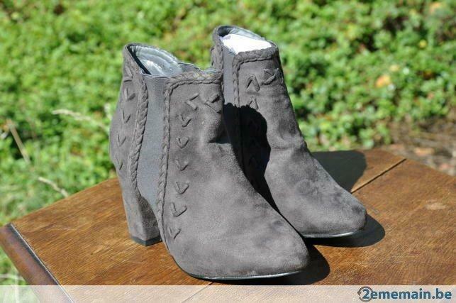 botillon neuf imitation daim gris garniture en croix pt 39, Vêtements | Femmes, Enlèvement ou Envoi, Neuf, Boots et Botinnes