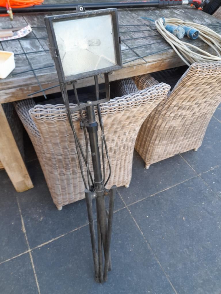 Werklamp, Doe-het-zelf en Bouw, Bouwverlichting, Gebruikt, Overige typen, 200 tot 500 watt, Met statief, Ophalen