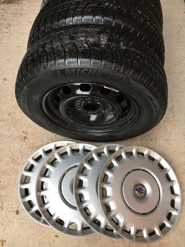Winterbanden voor o.a. Volvo V50 - S40 - Mondeo, Autos : Pièces & Accessoires, Pneus & Jantes, 15 pouces, Pneus et Jantes, Pneus hiver