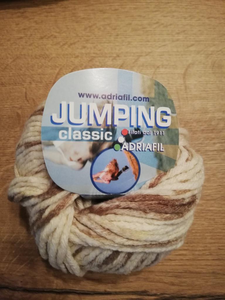 Natuurkleur met mokkakleurige. Jumping classic Adriafil., Hobby en Vrije tijd, Breien en Haken, Ophalen of Verzenden
