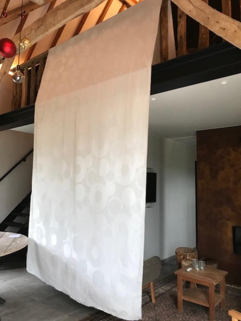 interieurstof wit met motief kringen 15 m, Hobby en Vrije tijd, Ophalen, Gebruikt, 120 cm of meer, Wit