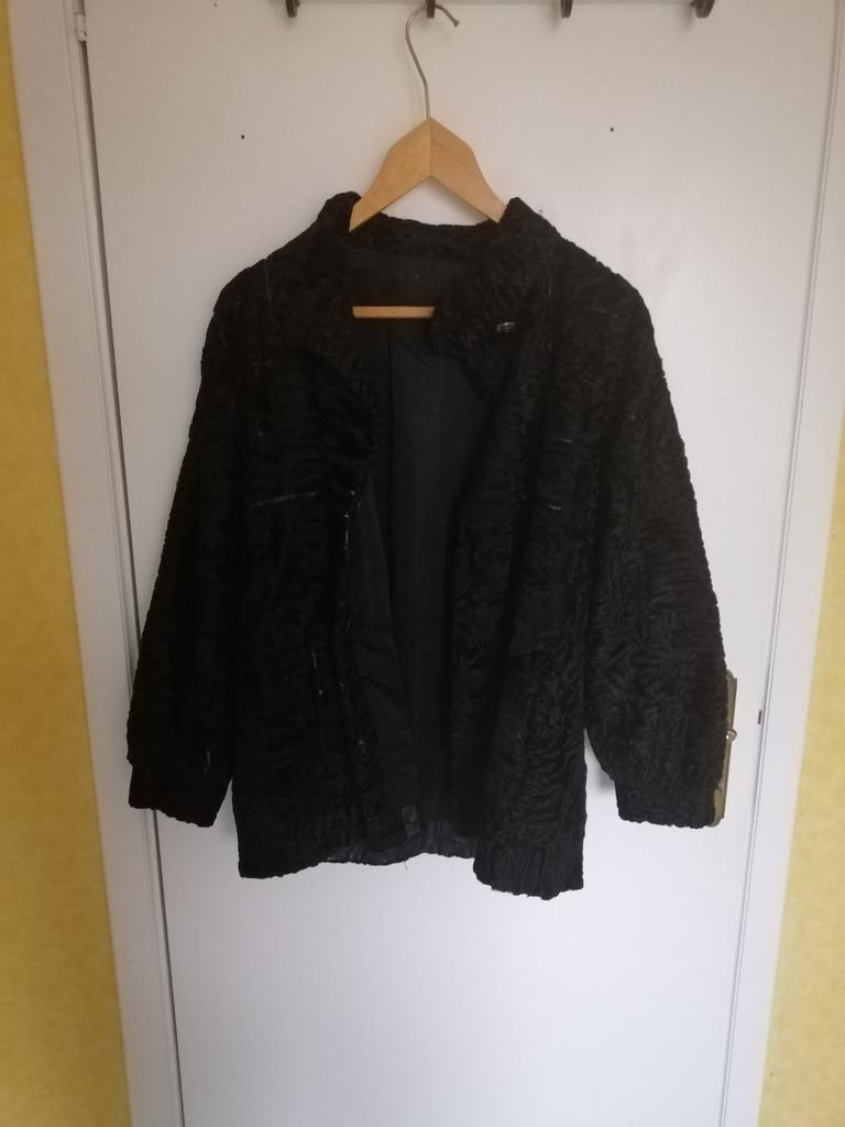 Veste en astrakan noir, Envoi, Porté, Noir
