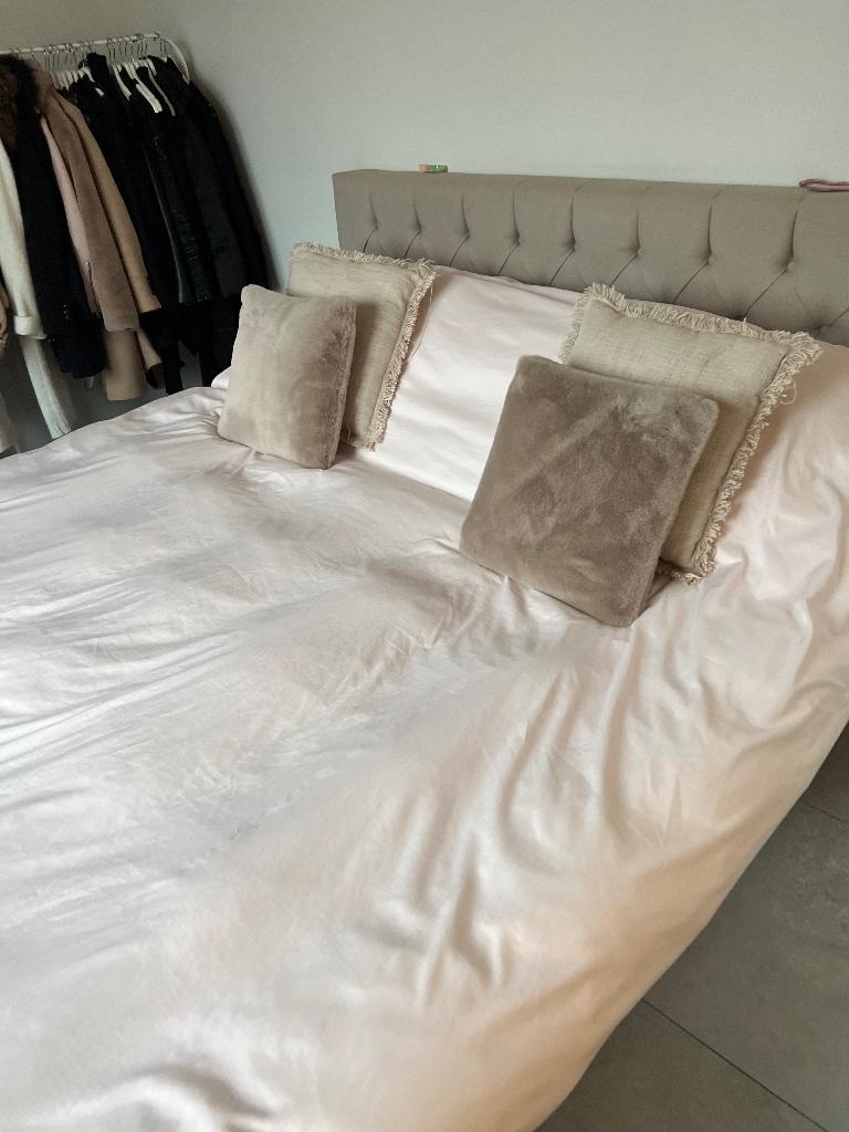 Bed 180/200 te koop, Tissu, Beige, Landelijk, Enlèvement