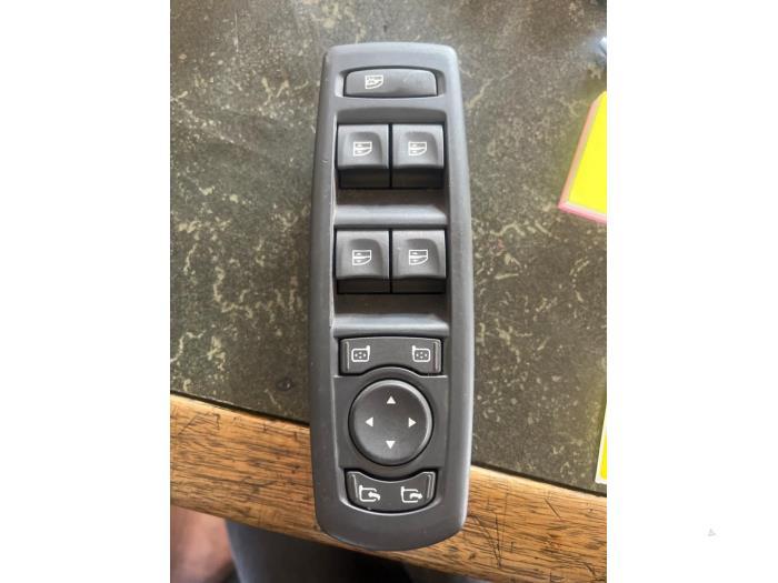 Commutateur vitre électrique d'un Renault Laguna, Enlèvement ou Envoi, 3 mois de garantie, Utilisé, Renault